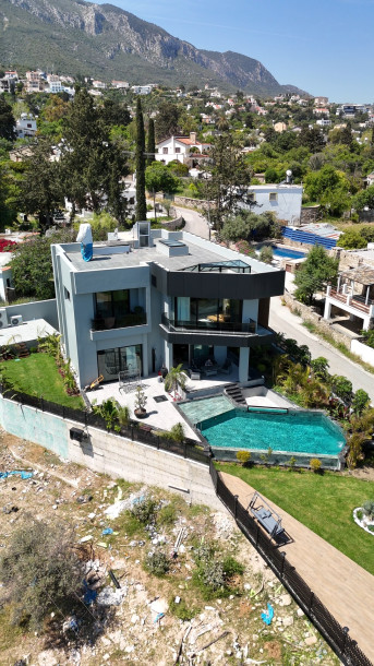 Satılık 4+1  Oyun odası , Sinema odası , özel fitness ve Sauna ,  terasta yaşam alanı Süper Lüks Villa – Girne Ozanköy–-11