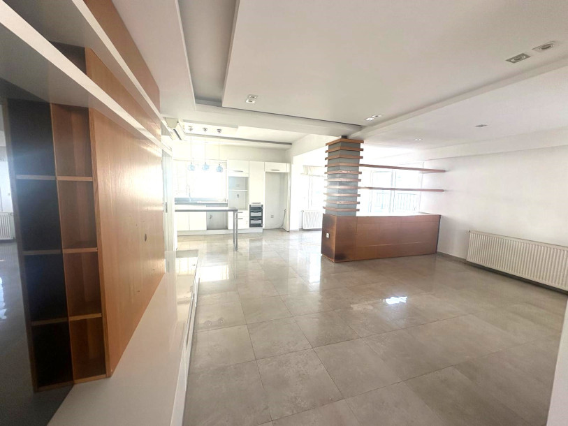 3+1 Penthouse with Central Heating and Fireplace in Gönyeli Area!-2