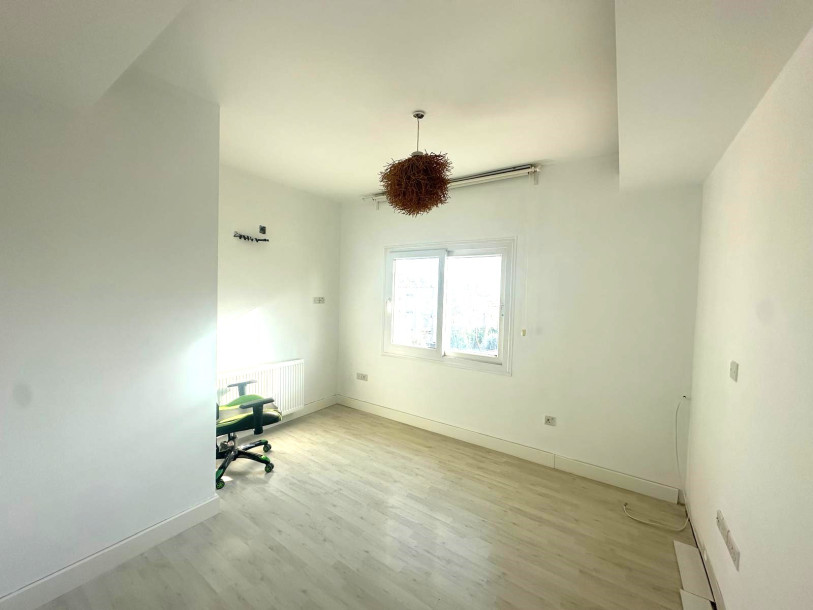 3+1 Penthouse with Central Heating and Fireplace in Gönyeli Area!-9