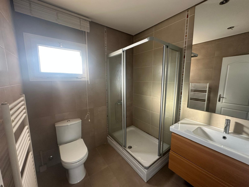 3+1 Penthouse with Central Heating and Fireplace in Gönyeli Area!-8