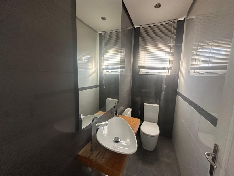 3+1 Penthouse with Central Heating and Fireplace in Gönyeli Area!-11