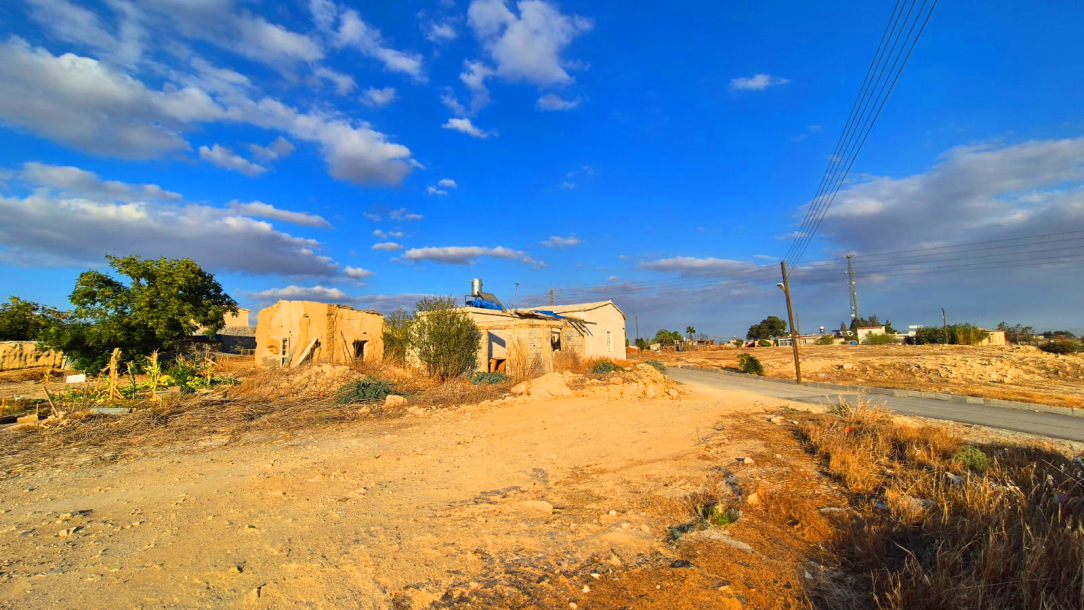 House and Land for Sale in the Aslanköy Area!-3